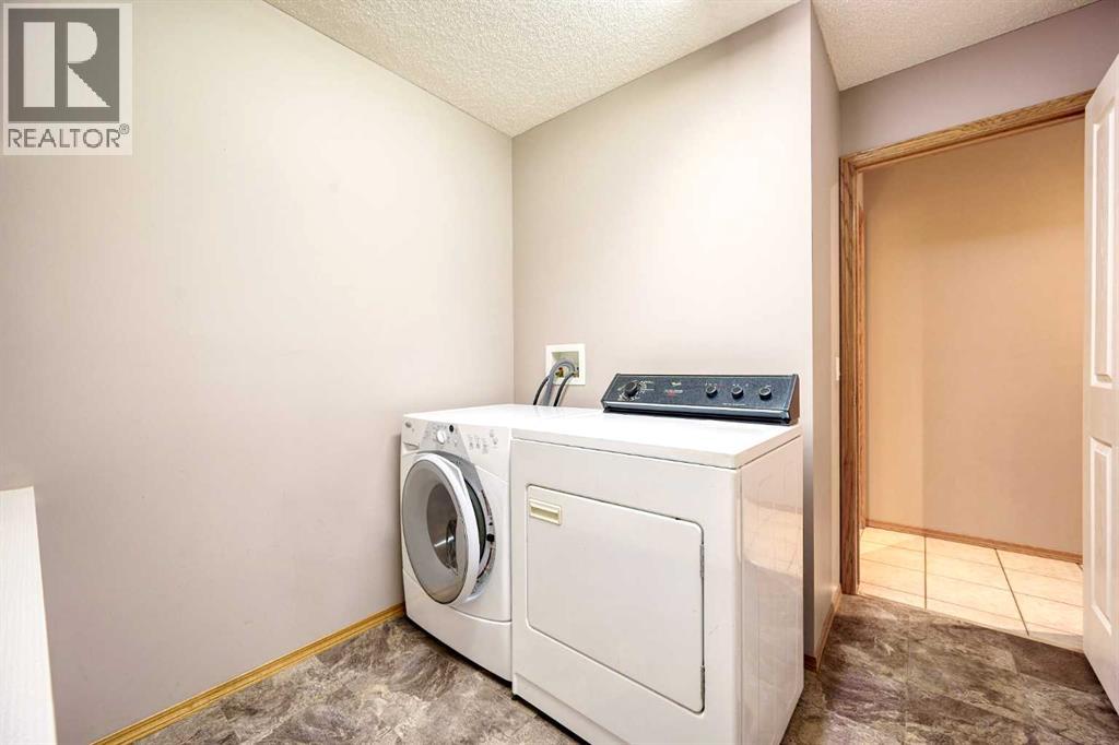 19 Westpoint Court Sw, Calgary, Alberta  T3H 4M7 - Photo 17 - A2259231