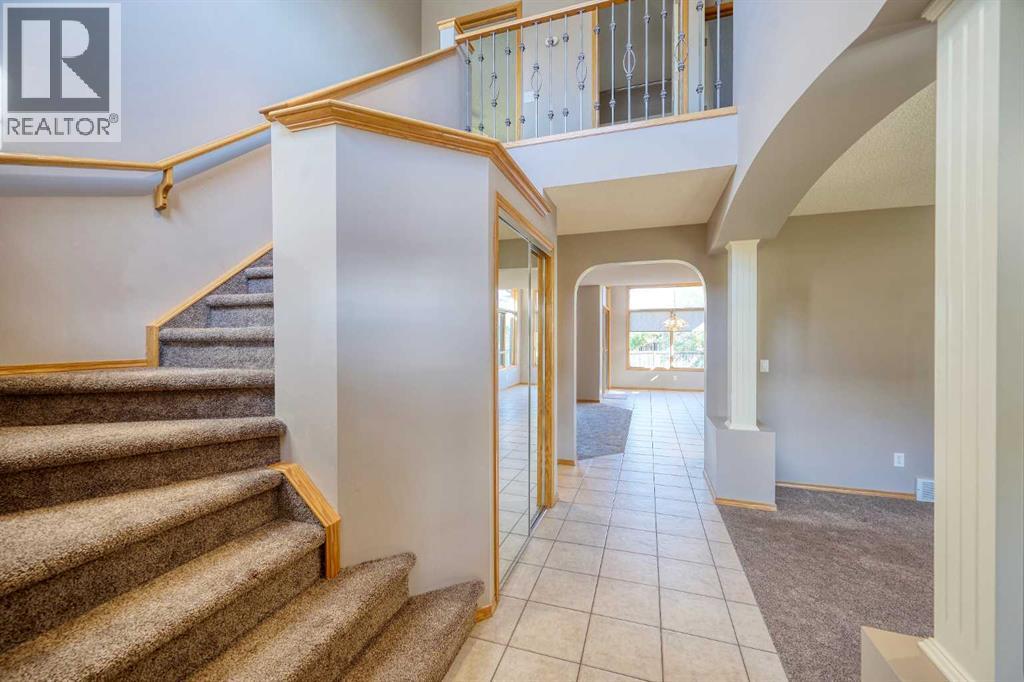 19 Westpoint Court Sw, Calgary, Alberta  T3H 4M7 - Photo 6 - A2259231