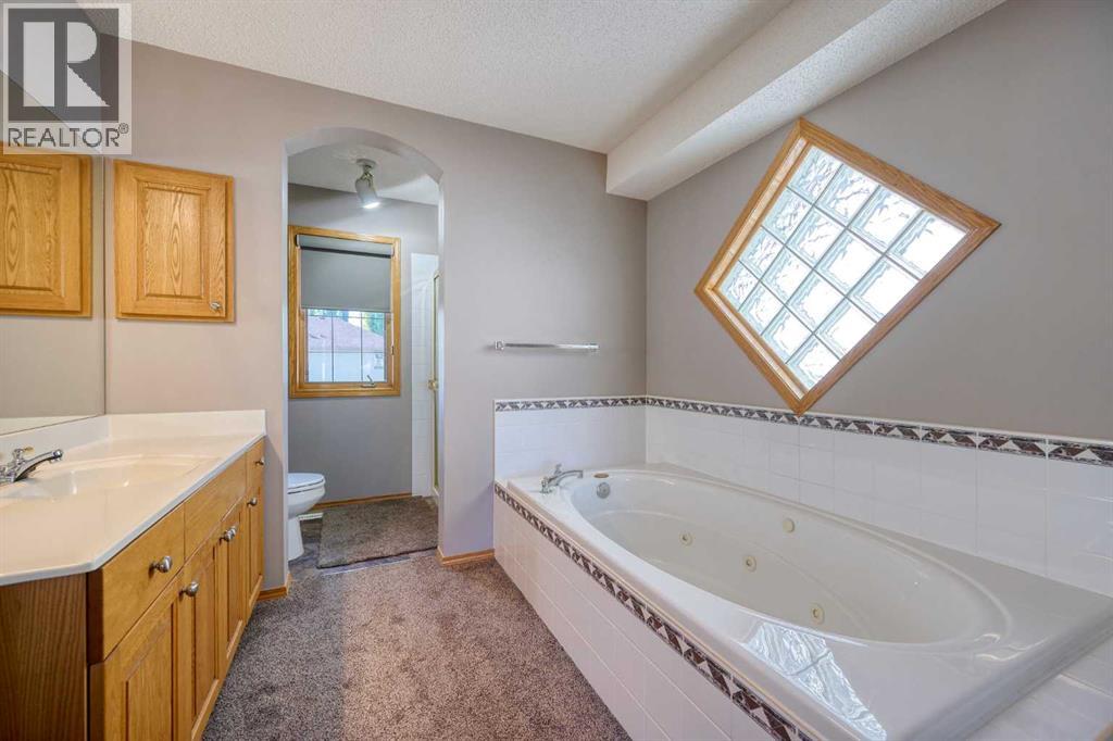 19 Westpoint Court Sw, Calgary, Alberta  T3H 4M7 - Photo 21 - A2259231