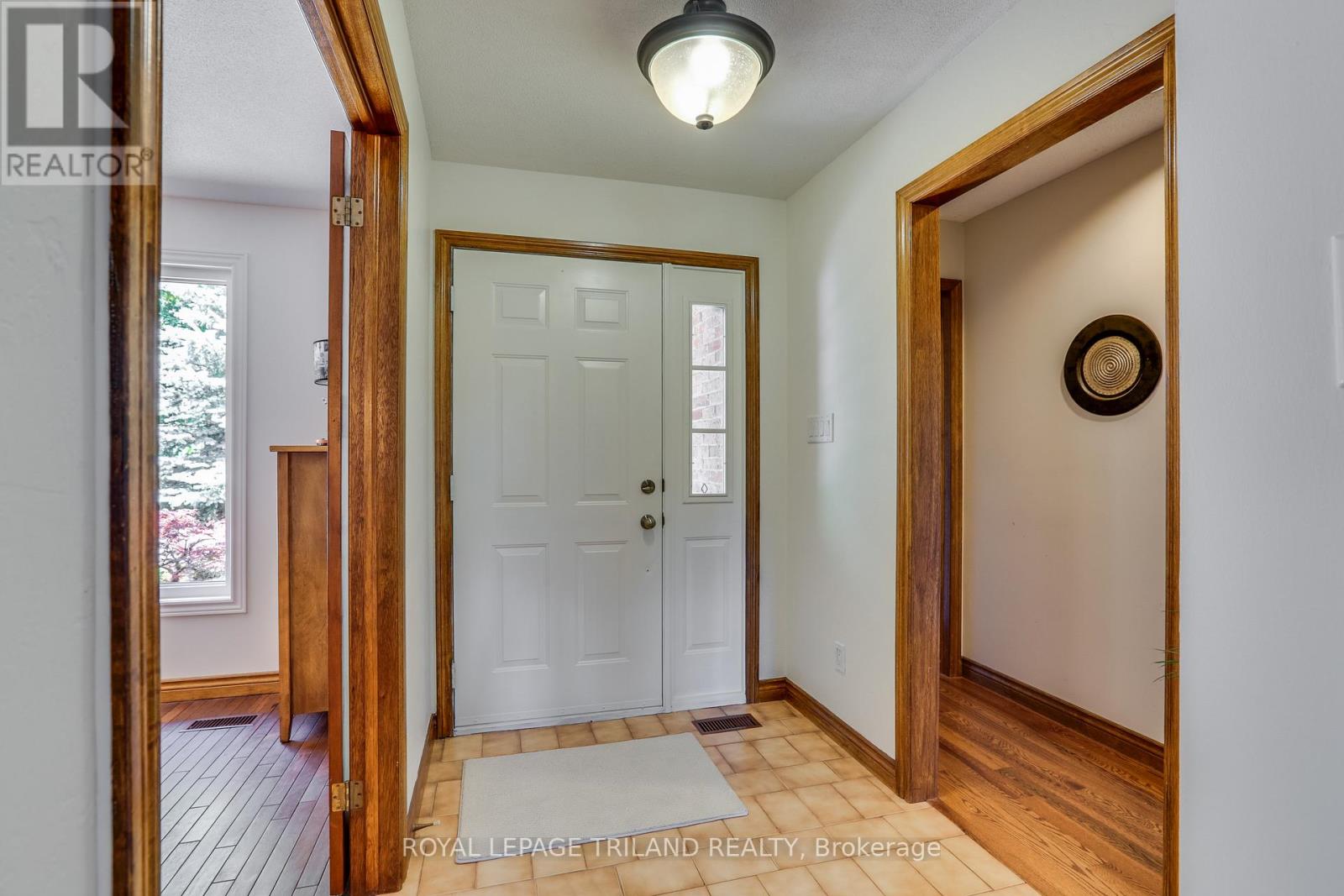 22604 Vanneck Road, Middlesex Centre, Ontario  N0M 2A0 - Photo 11 - X12429218