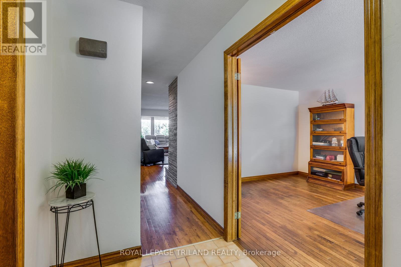 22604 Vanneck Road, Middlesex Centre, Ontario  N0M 2A0 - Photo 12 - X12429218