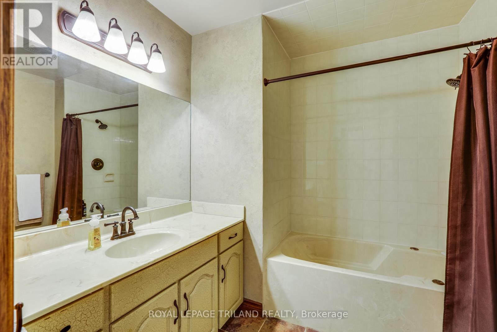 22604 Vanneck Road, Middlesex Centre, Ontario  N0M 2A0 - Photo 25 - X12429218