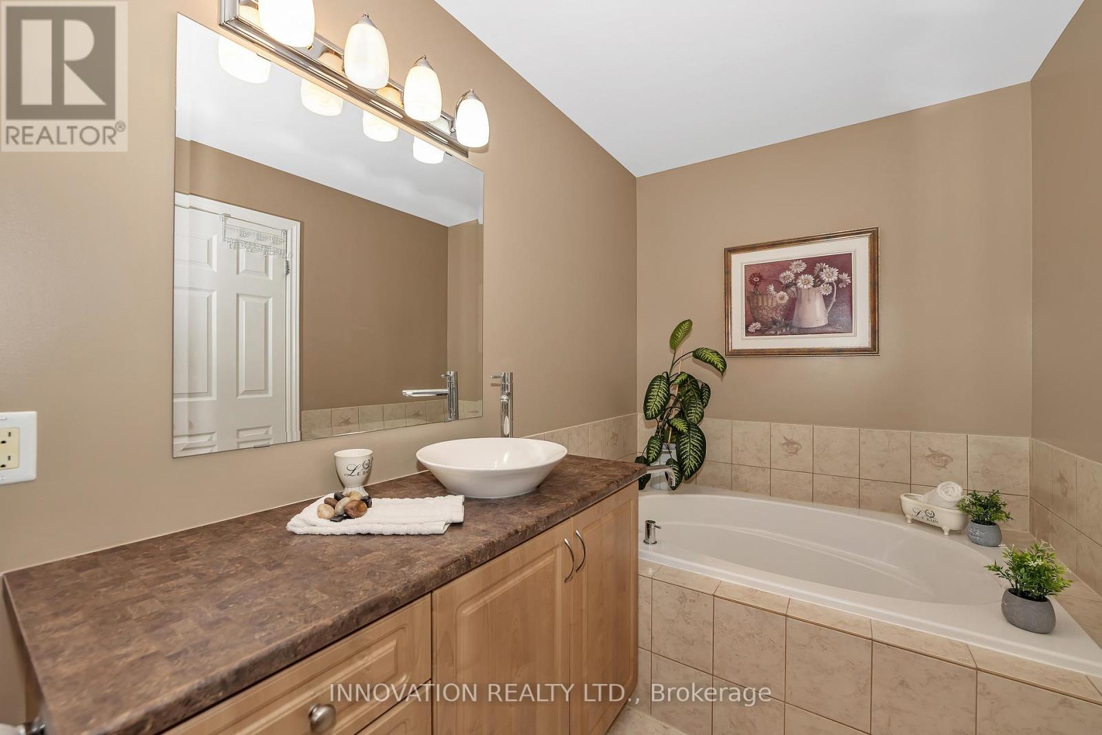 146 Silvermoon Crescent, Ottawa, Ontario  K4A 0P5 - Photo 18 - X12429250