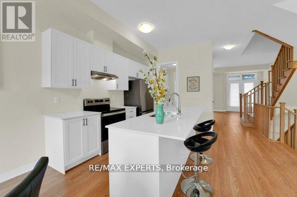 87 De La Roche Drive N, Vaughan, Ontario  L4L 1A6 - Photo 17 - N12429076