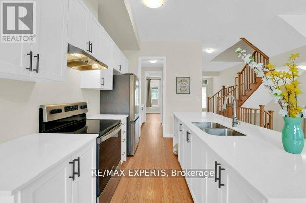 87 De La Roche Drive N, Vaughan, Ontario  L4L 1A6 - Photo 19 - N12429076