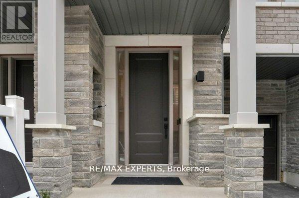 87 De La Roche Drive N, Vaughan, Ontario  L4L 1A6 - Photo 2 - N12429076