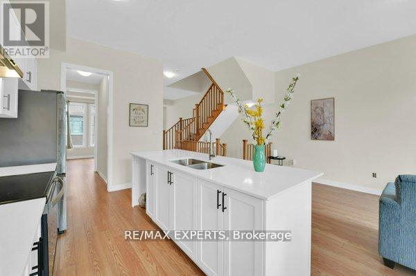 87 De La Roche Drive N, Vaughan, Ontario  L4L 1A6 - Photo 20 - N12429076