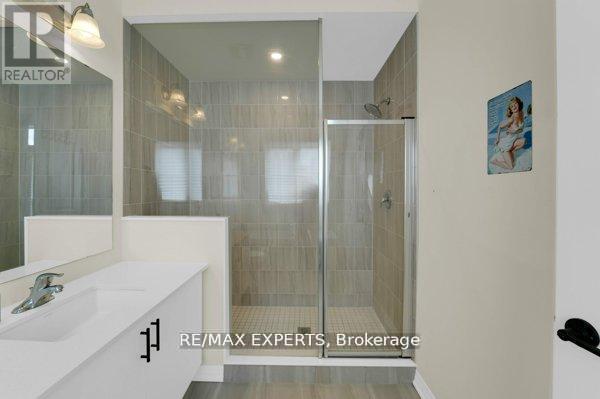 87 De La Roche Drive N, Vaughan, Ontario  L4L 1A6 - Photo 41 - N12429076
