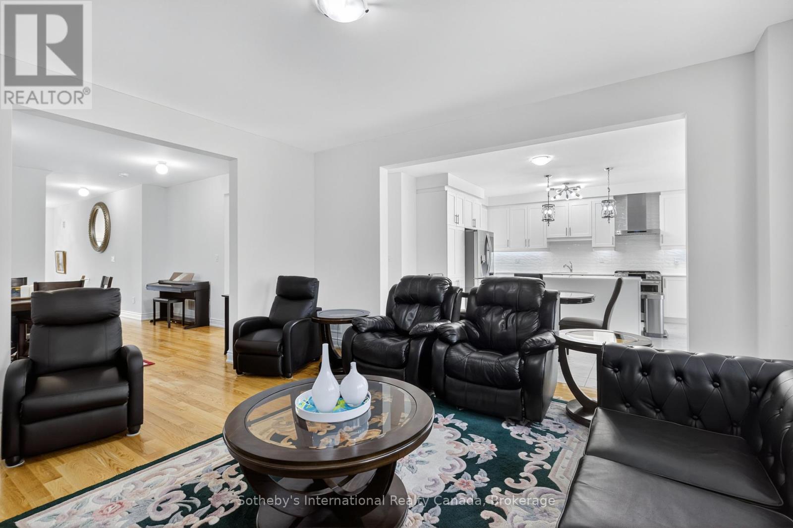 5 Middleton Drive, Wasaga Beach, Ontario  L9Z 0L1 - Photo 13 - S12429222