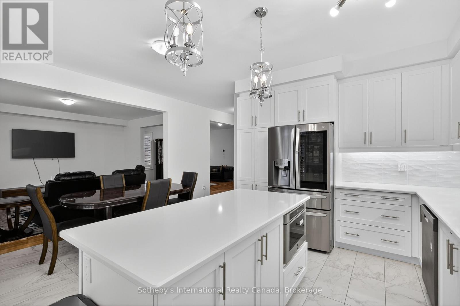 5 Middleton Drive, Wasaga Beach, Ontario  L9Z 0L1 - Photo 6 - S12429222