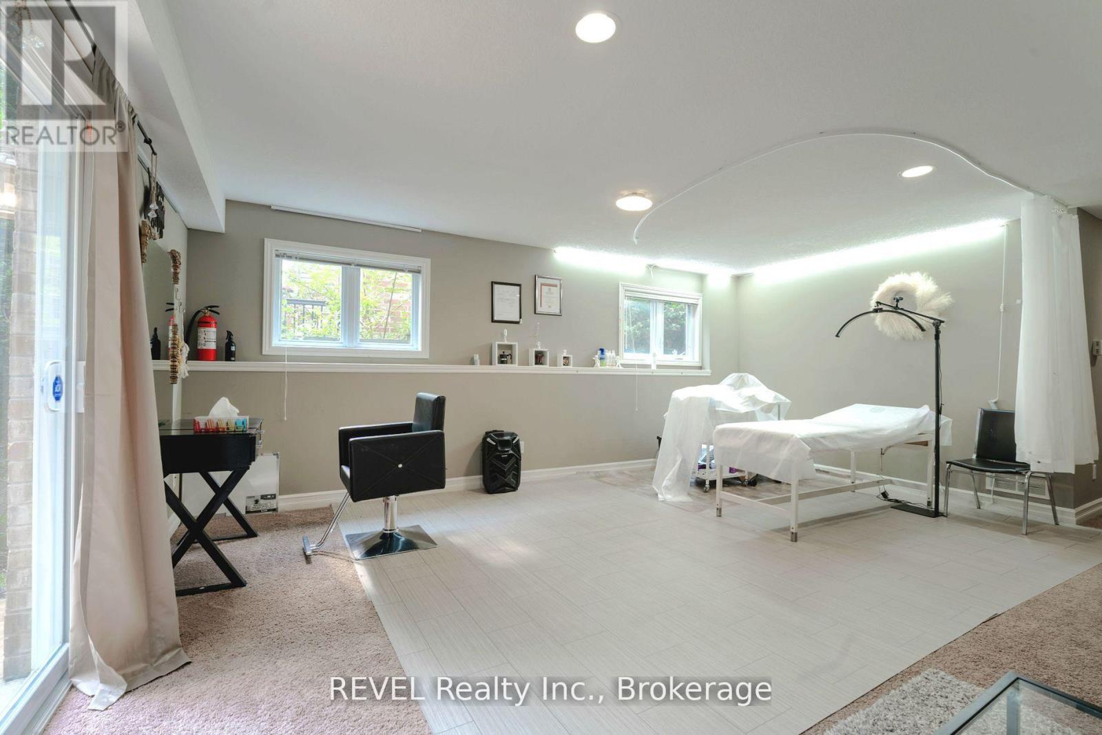 1085 South Wenige Drive, London North, Ontario  N5X 4G5 - Photo 28 - X12429160