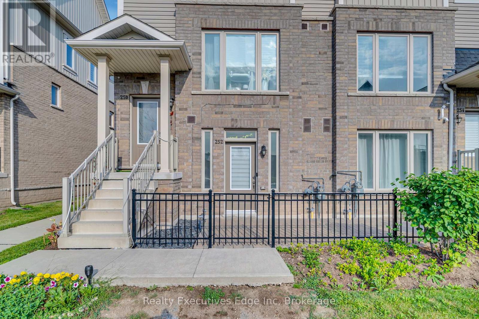 65 - 252 Law Drive, Guelph, Ontario  N1E 0P6 - Photo 2 - X12429140