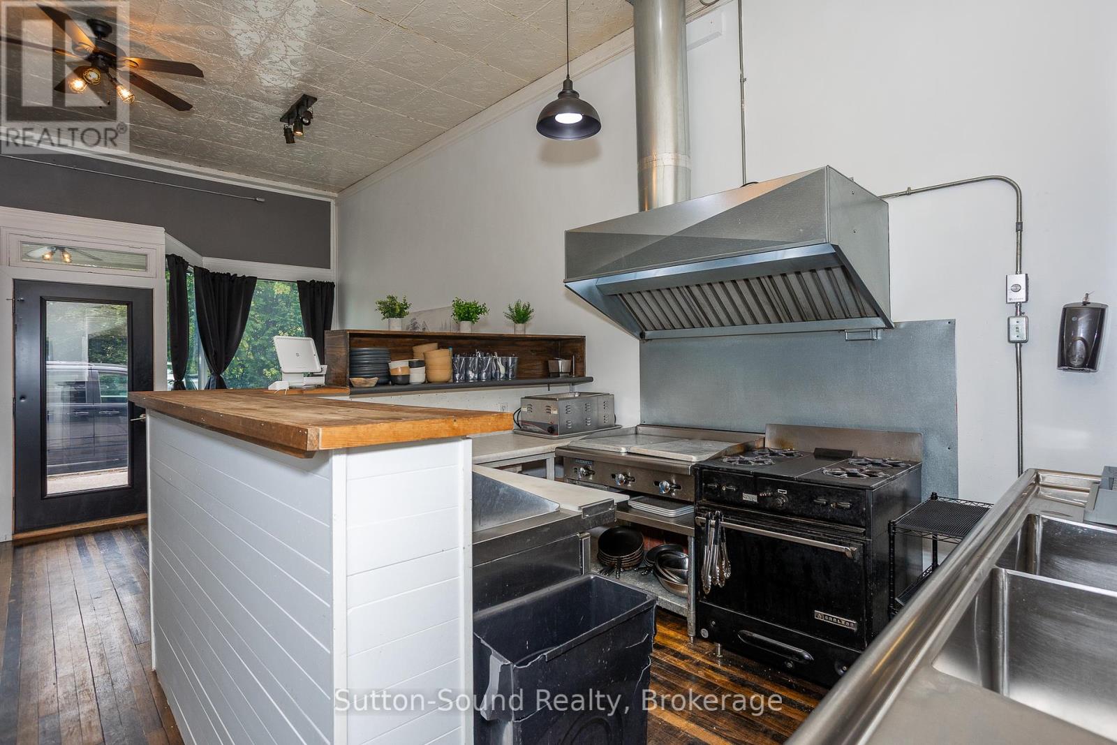 10 Yonge Street N, Arran-Elderslie, Ontario  N0H 2N0 - Photo 10 - X12429237