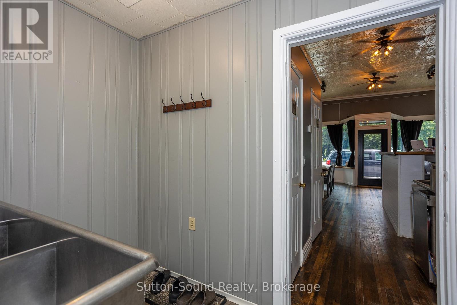 10 Yonge Street N, Arran-Elderslie, Ontario  N0H 2N0 - Photo 16 - X12429237