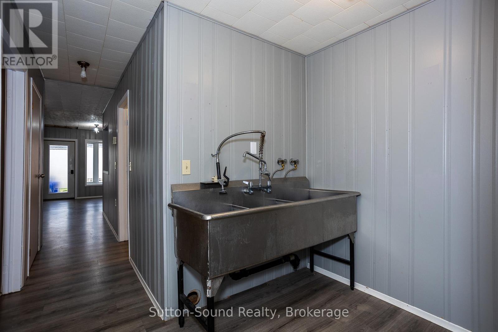 10 Yonge Street N, Arran-Elderslie, Ontario  N0H 2N0 - Photo 17 - X12429237
