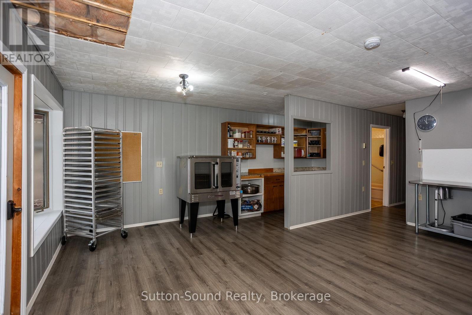 10 Yonge Street N, Arran-Elderslie, Ontario  N0H 2N0 - Photo 18 - X12429237