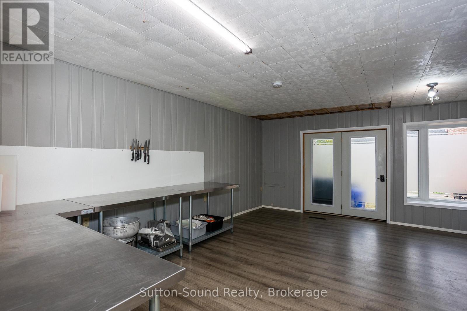 10 Yonge Street N, Arran-Elderslie, Ontario  N0H 2N0 - Photo 19 - X12429237