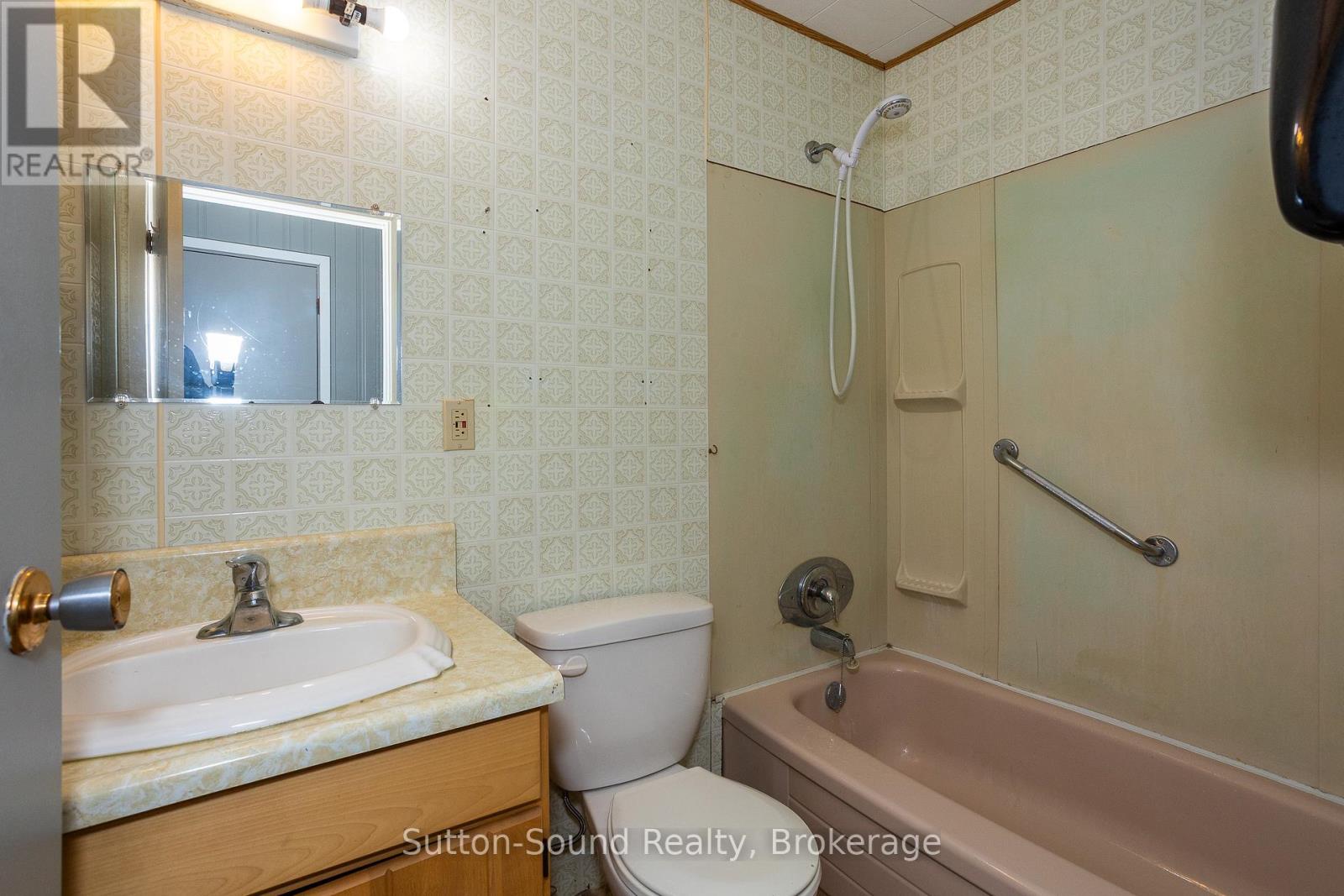 10 Yonge Street N, Arran-Elderslie, Ontario  N0H 2N0 - Photo 23 - X12429237