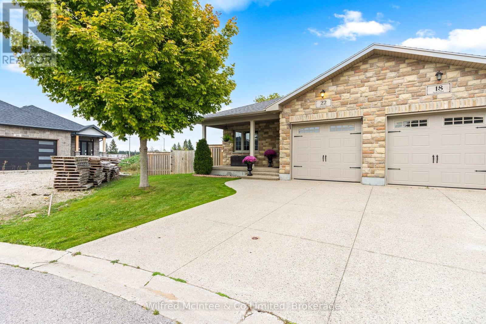 22 Nyah Court, Kincardine, Ontario  N0G 2T0 - Photo 4 - X12429243
