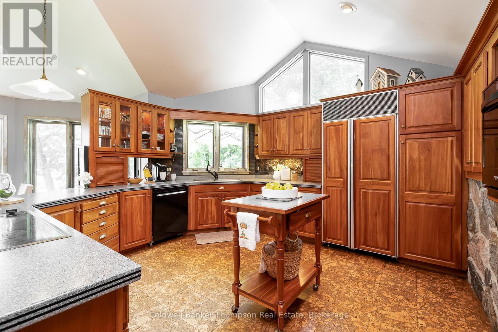 54 Rowan Drive, Huntsville, Ontario  P1H 2J2 - Photo 12 - X12429261