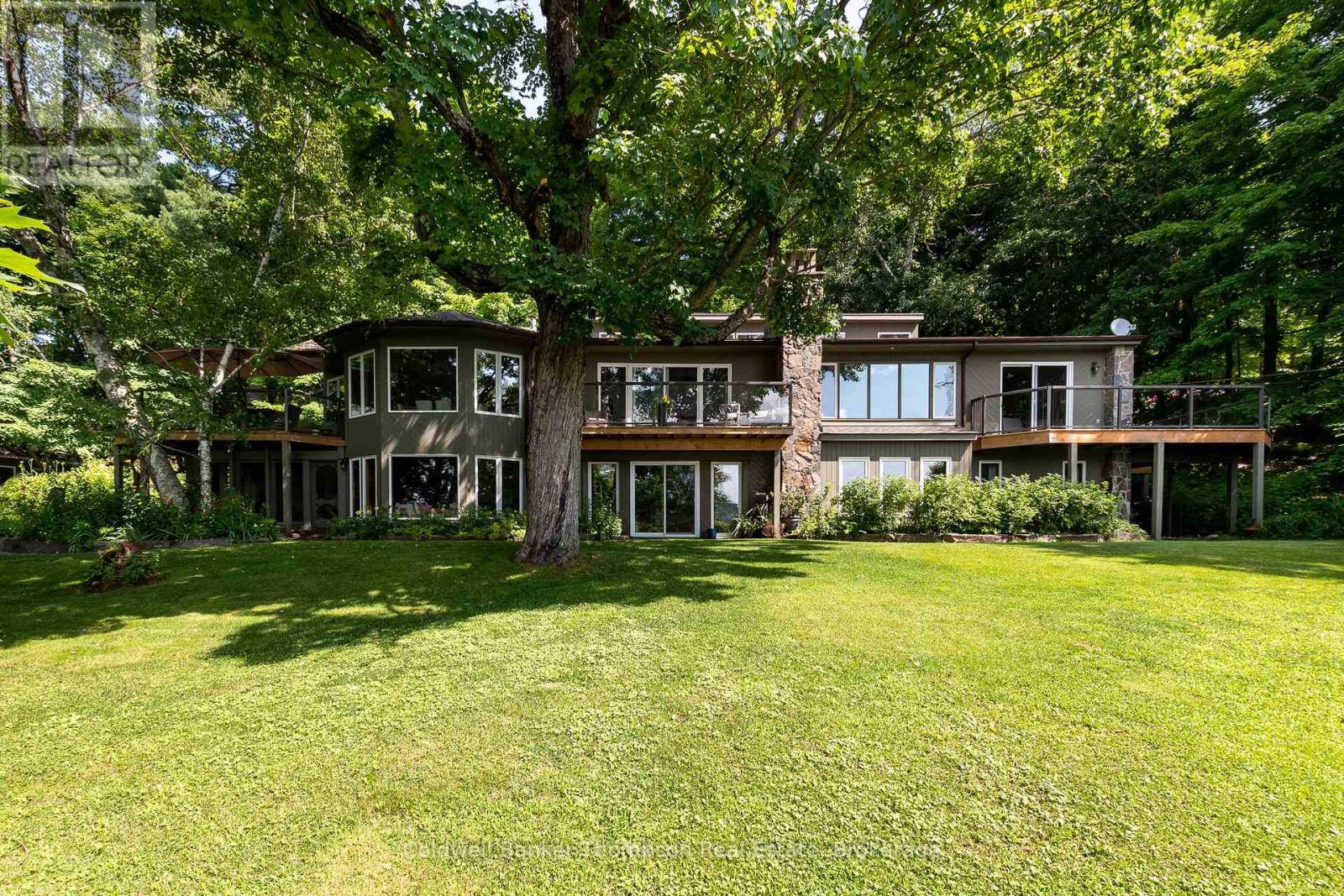 54 Rowan Drive, Huntsville, Ontario  P1H 2J2 - Photo 2 - X12429261