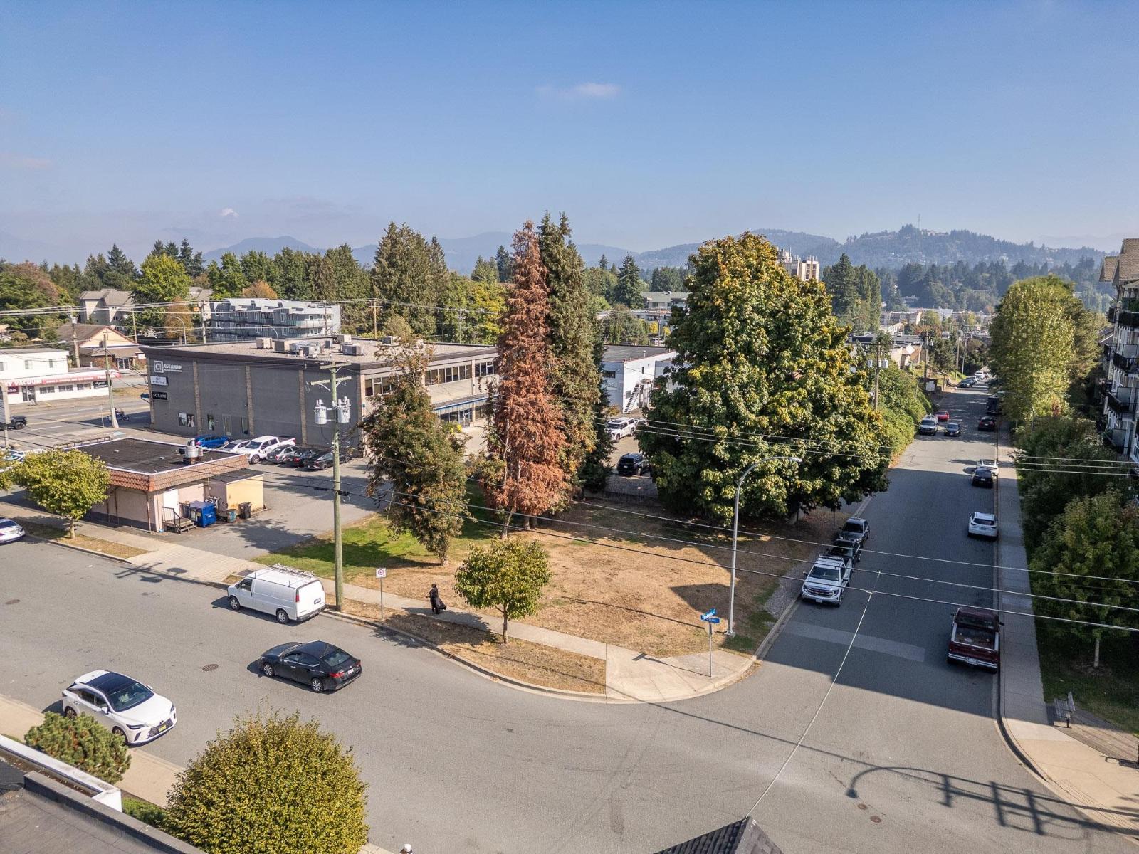 2612 E Bourquin Crescent, Abbotsford, British Columbia  V2S 1Y7 - Photo 3 - R3050355