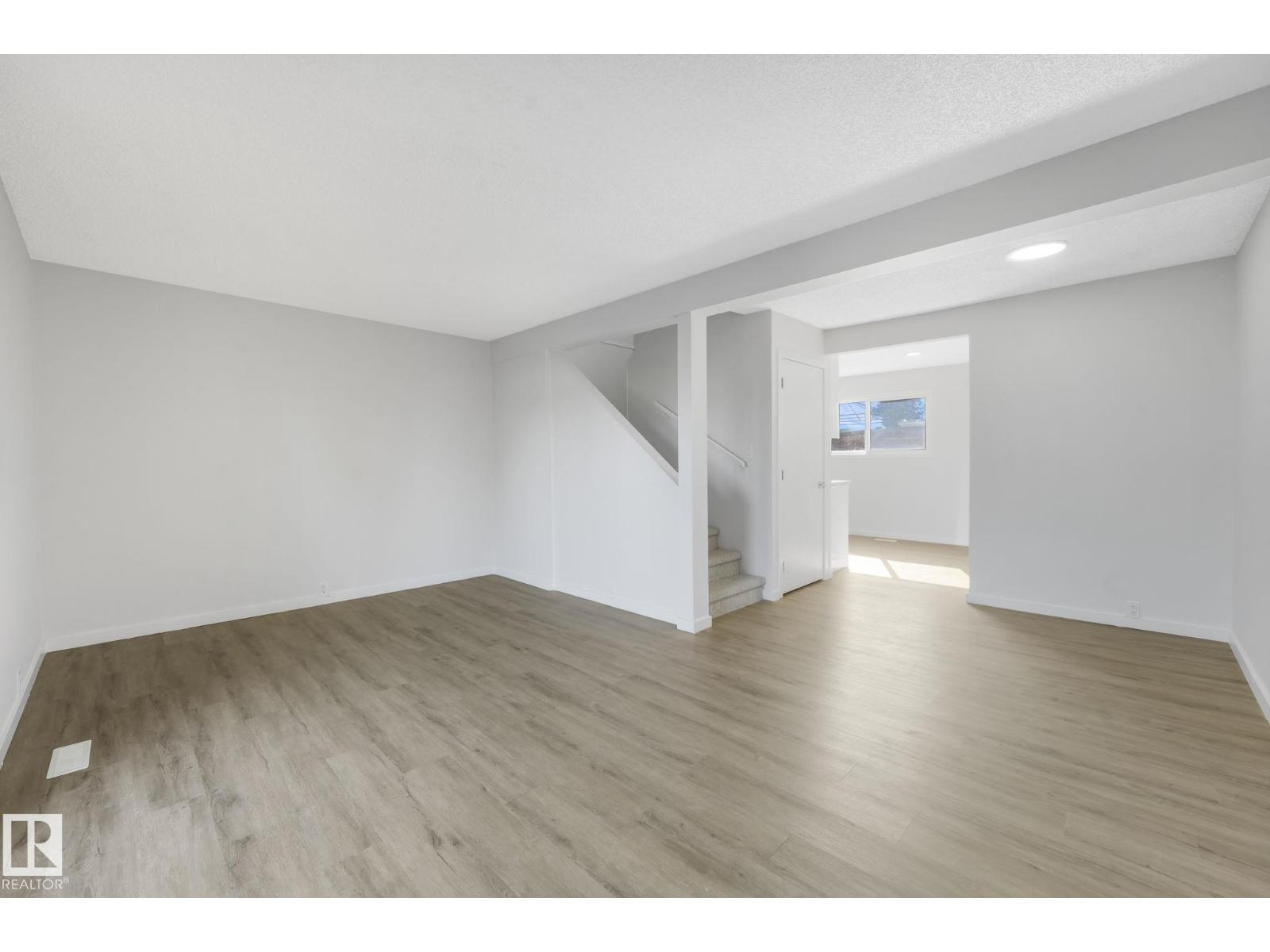 1280 Lakewood Rd W Nw, Edmonton, Alberta  T6K 3P2 - Photo 13 - E4459700