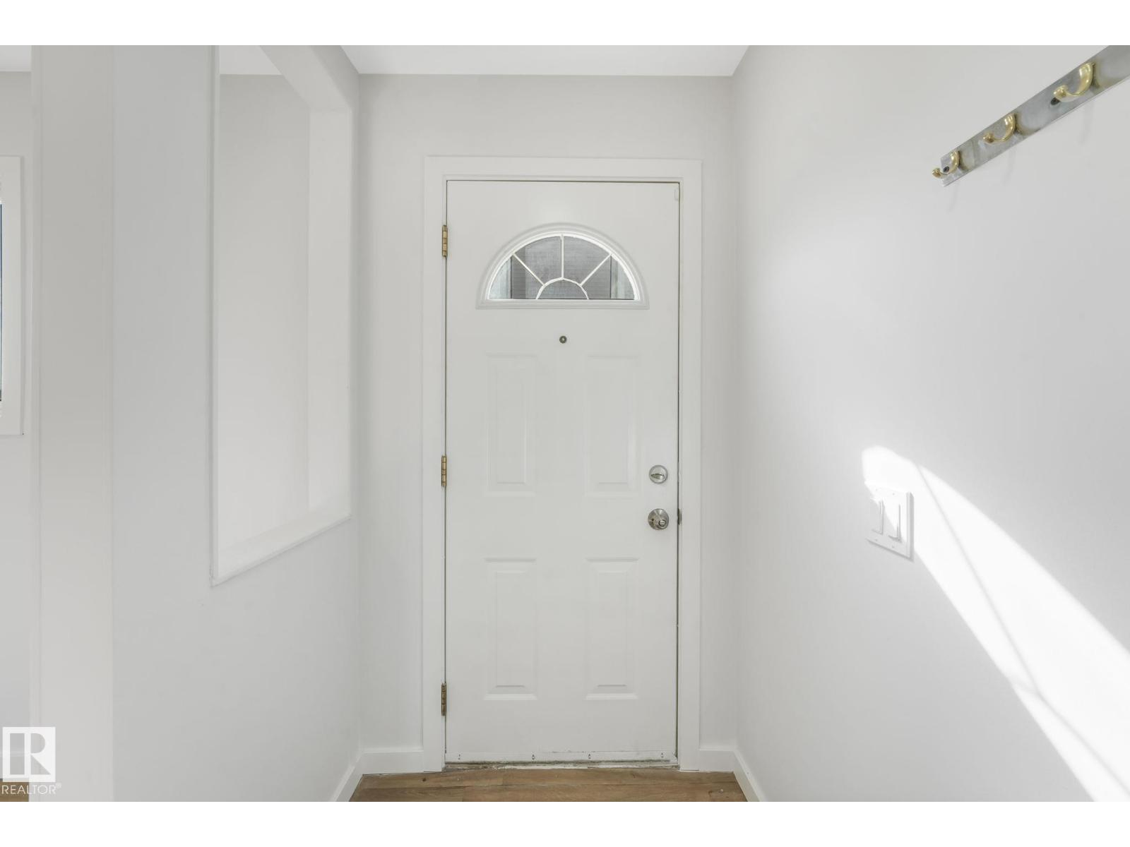 1280 Lakewood Rd W Nw, Edmonton, Alberta  T6K 3P2 - Photo 2 - E4459700