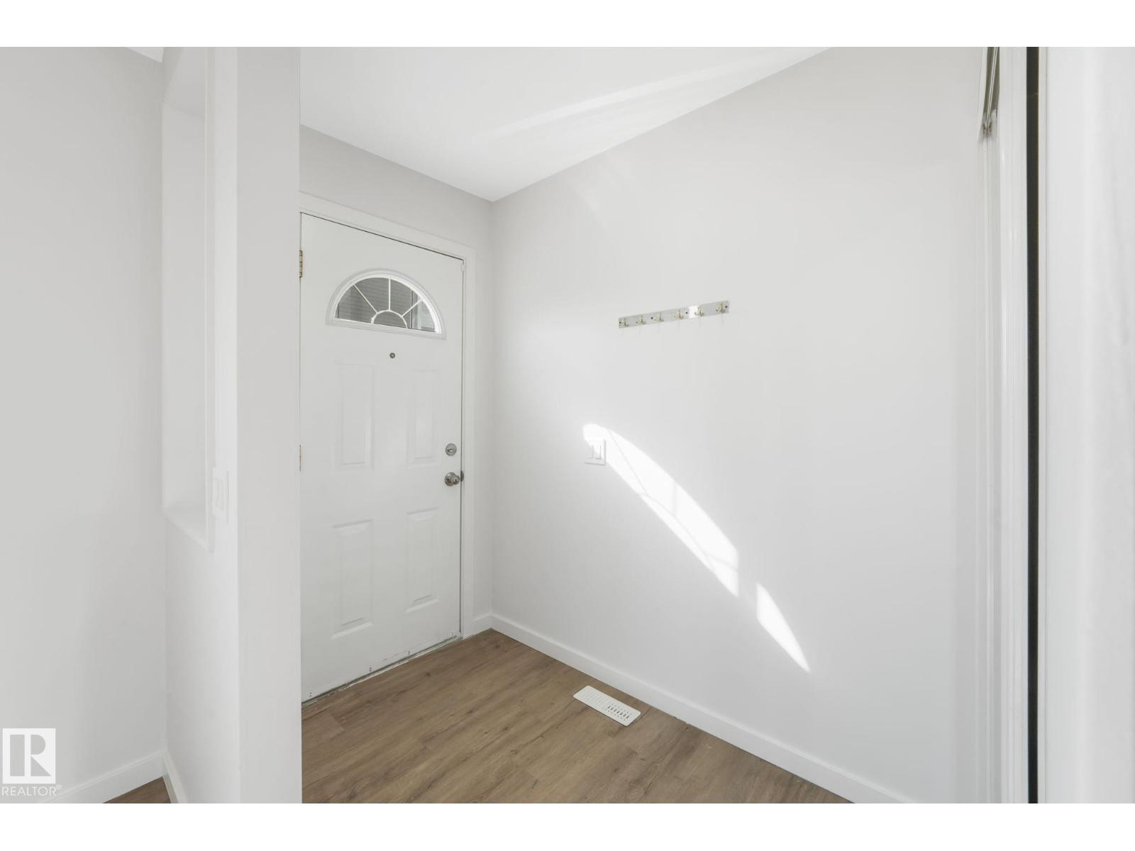 1280 Lakewood Rd W Nw, Edmonton, Alberta  T6K 3P2 - Photo 3 - E4459700