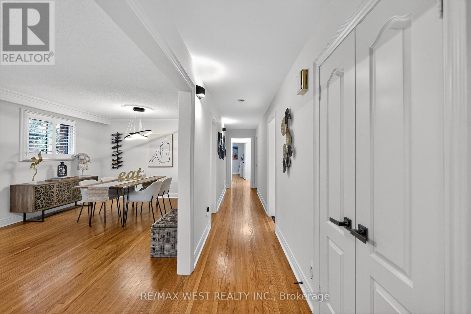 43 St Georges Boulevard, Toronto, Ontario  M9R 1X3 - Photo 10 - W12429072