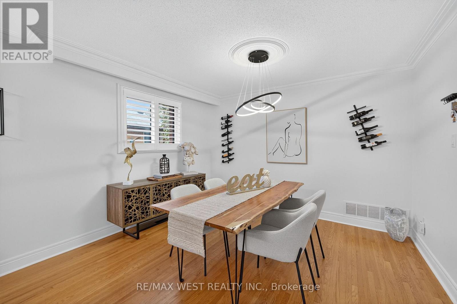 43 St Georges Boulevard, Toronto, Ontario  M9R 1X3 - Photo 15 - W12429072