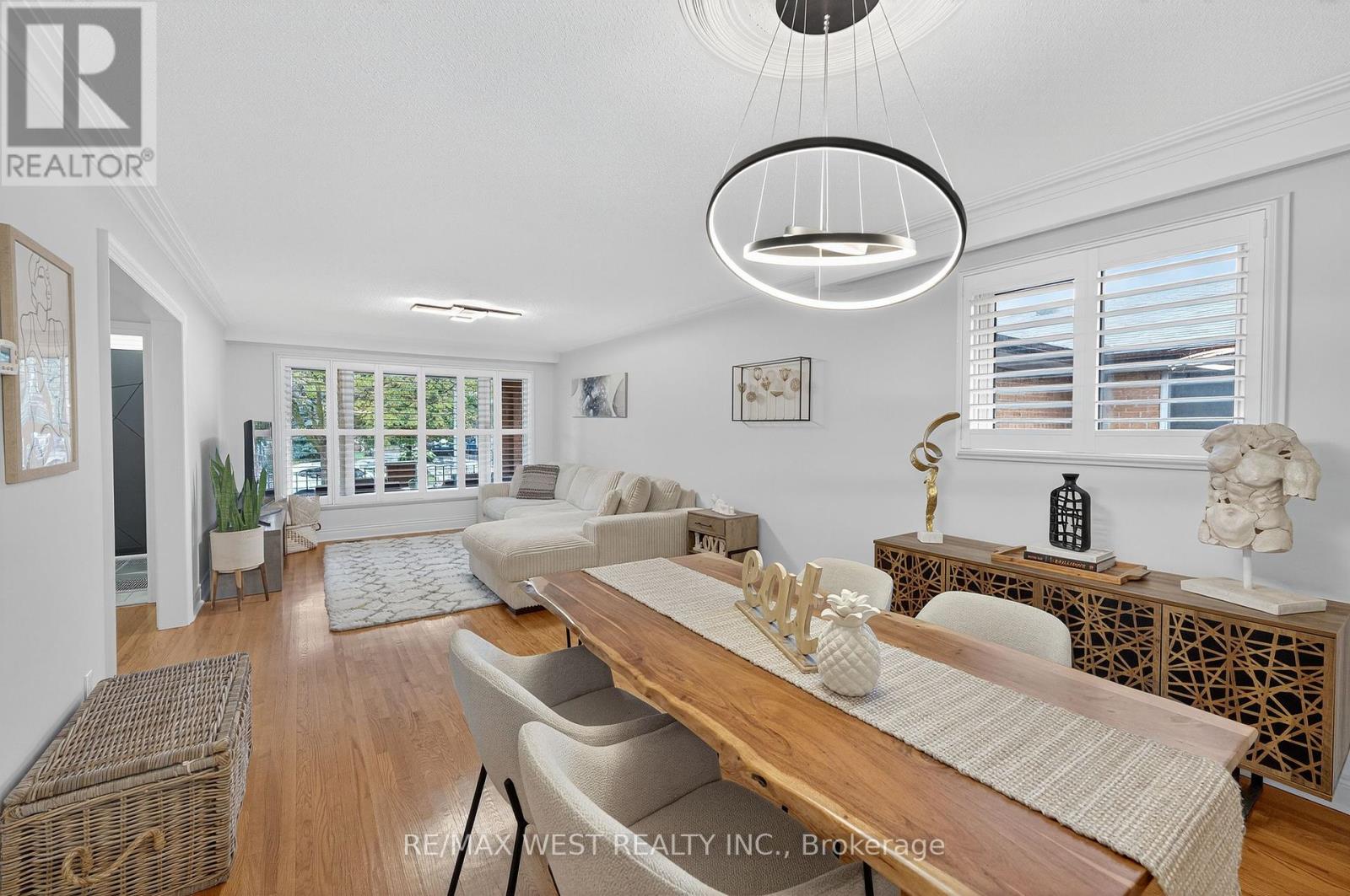 43 St Georges Boulevard, Toronto, Ontario  M9R 1X3 - Photo 16 - W12429072