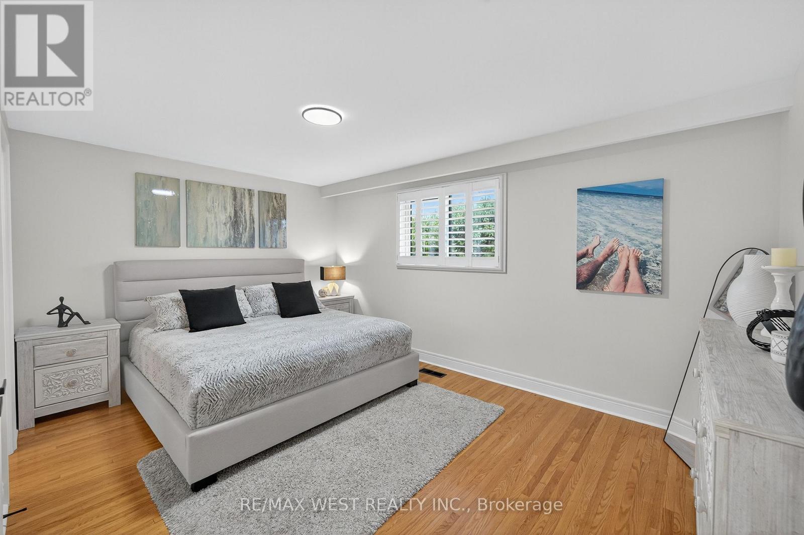 43 St Georges Boulevard, Toronto, Ontario  M9R 1X3 - Photo 22 - W12429072