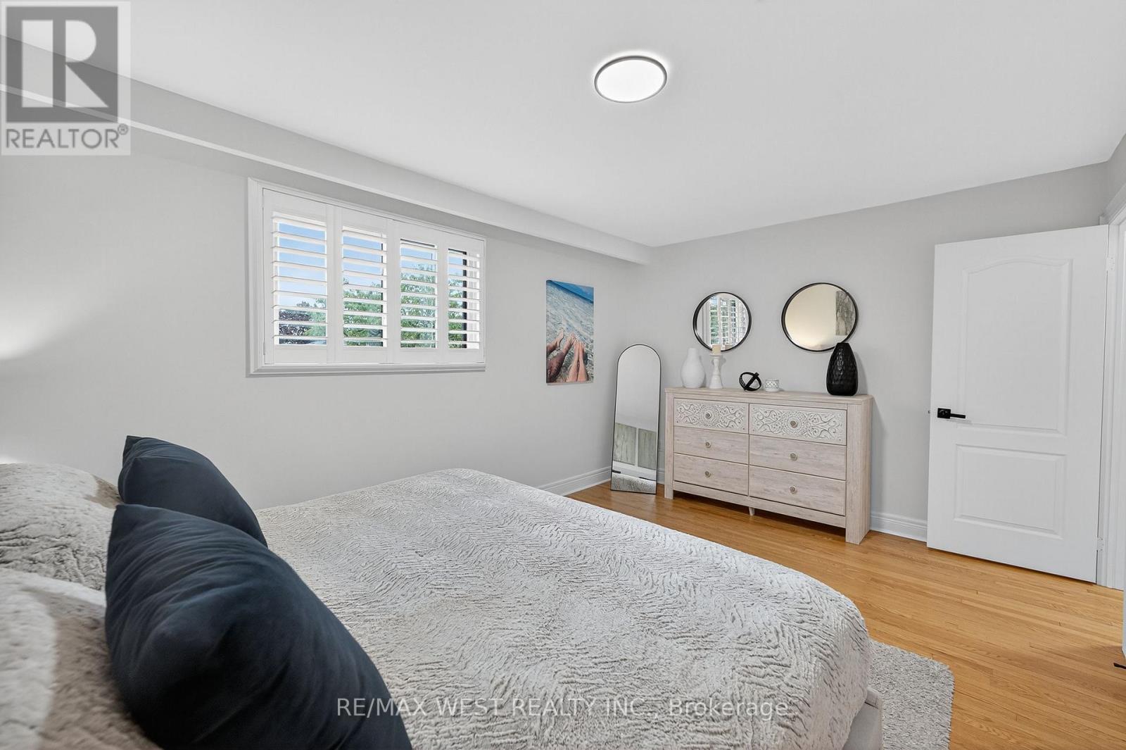 43 St Georges Boulevard, Toronto, Ontario  M9R 1X3 - Photo 24 - W12429072