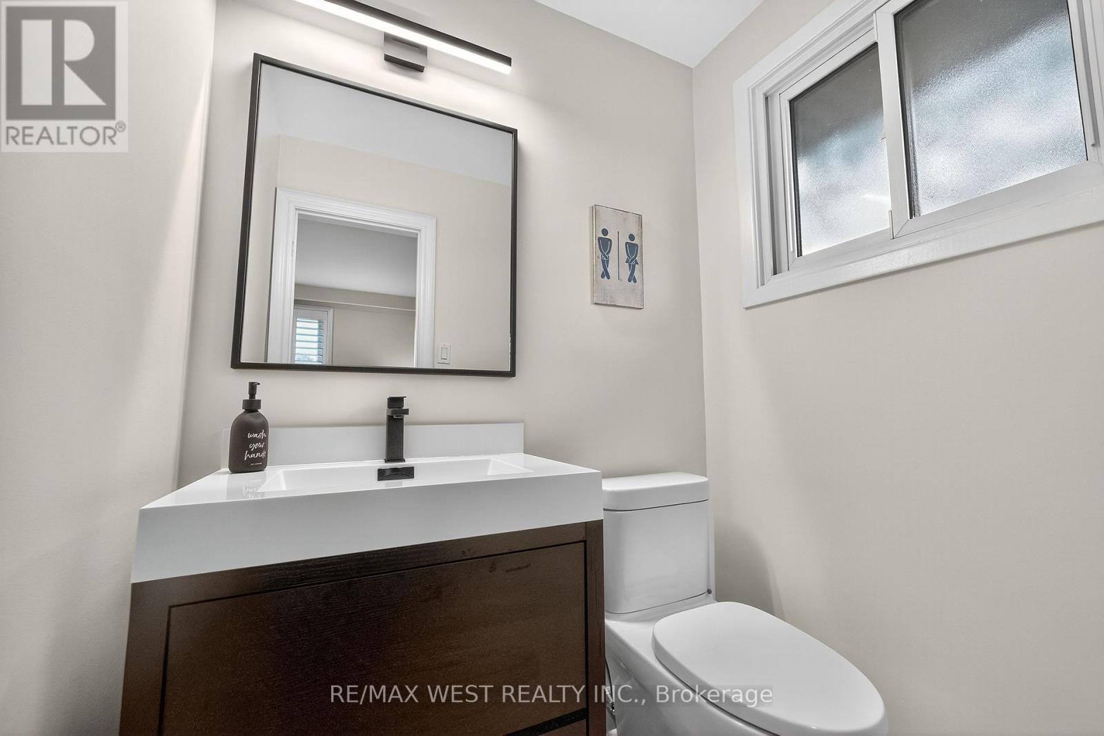 43 St Georges Boulevard, Toronto, Ontario  M9R 1X3 - Photo 25 - W12429072