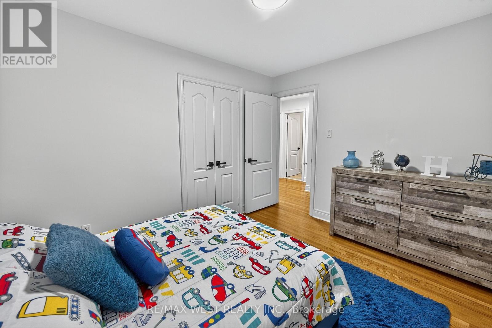 43 St Georges Boulevard, Toronto, Ontario  M9R 1X3 - Photo 29 - W12429072