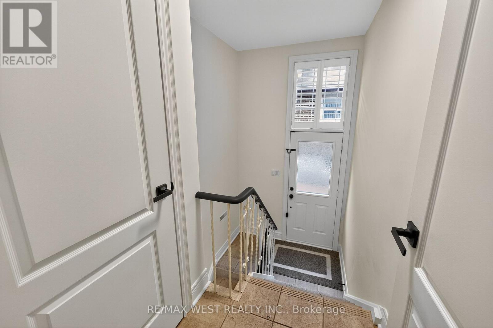 43 St Georges Boulevard, Toronto, Ontario  M9R 1X3 - Photo 31 - W12429072