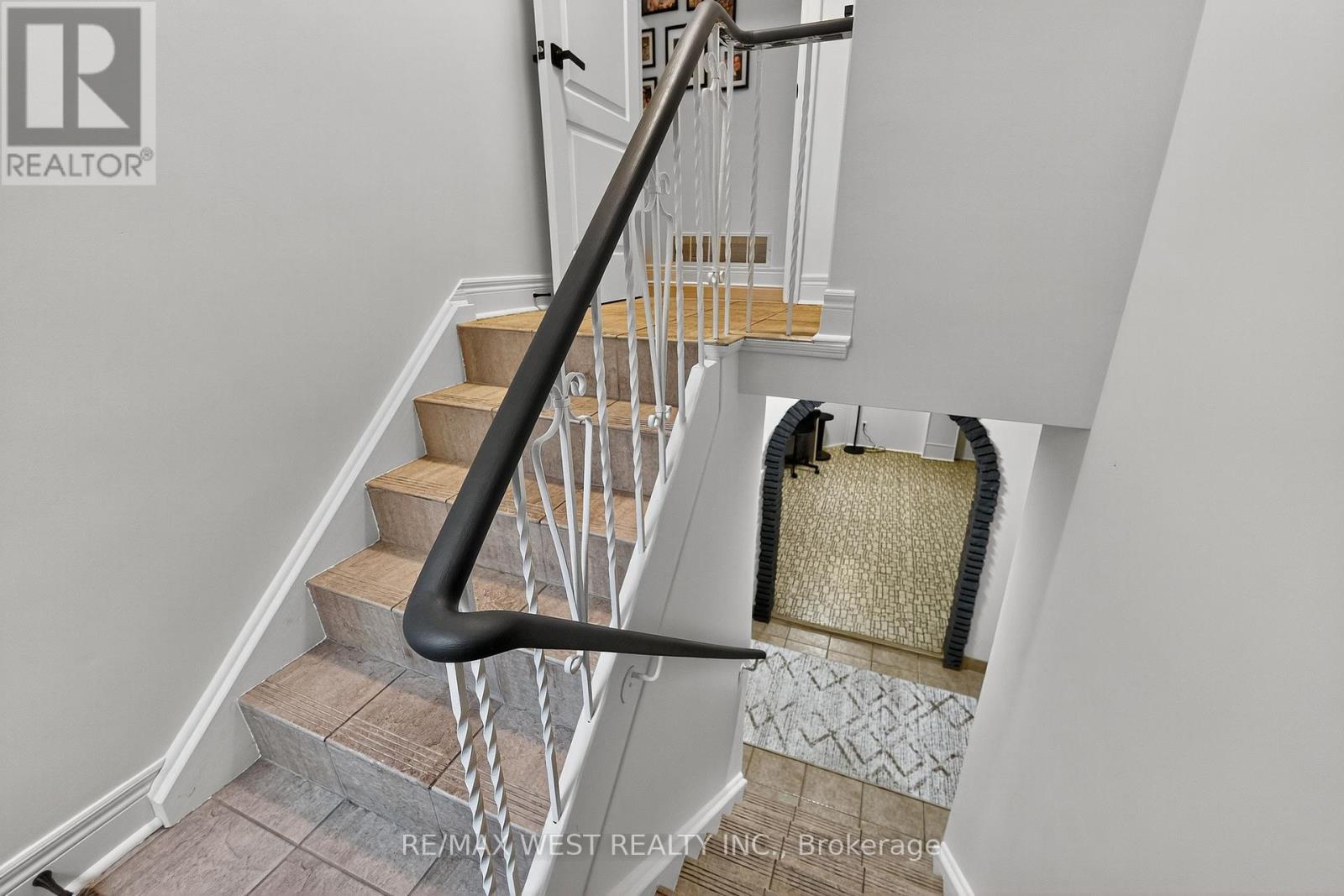 43 St Georges Boulevard, Toronto, Ontario  M9R 1X3 - Photo 33 - W12429072