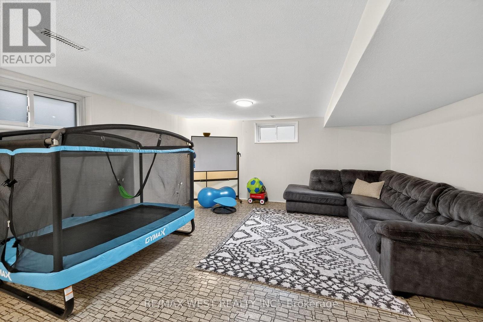 43 St Georges Boulevard, Toronto, Ontario  M9R 1X3 - Photo 35 - W12429072
