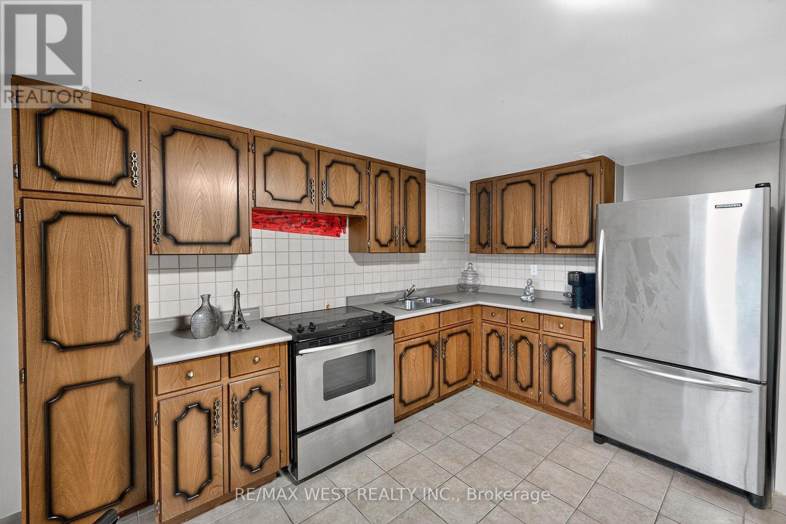 43 St Georges Boulevard, Toronto, Ontario  M9R 1X3 - Photo 39 - W12429072