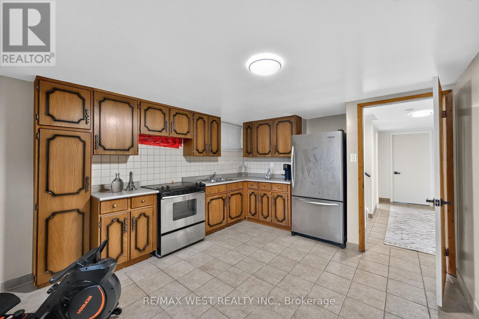 43 St Georges Boulevard, Toronto, Ontario  M9R 1X3 - Photo 40 - W12429072