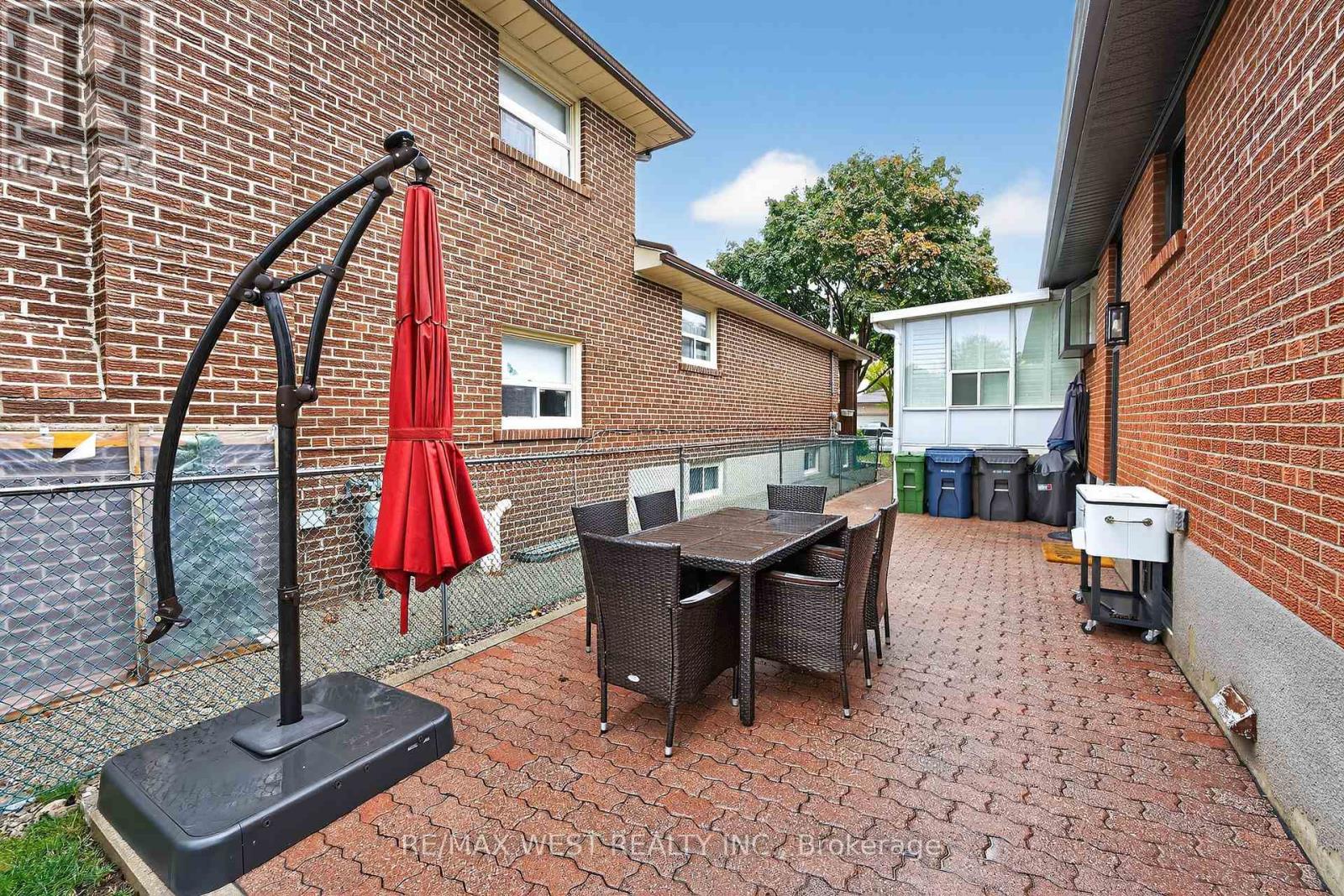 43 St Georges Boulevard, Toronto, Ontario  M9R 1X3 - Photo 44 - W12429072