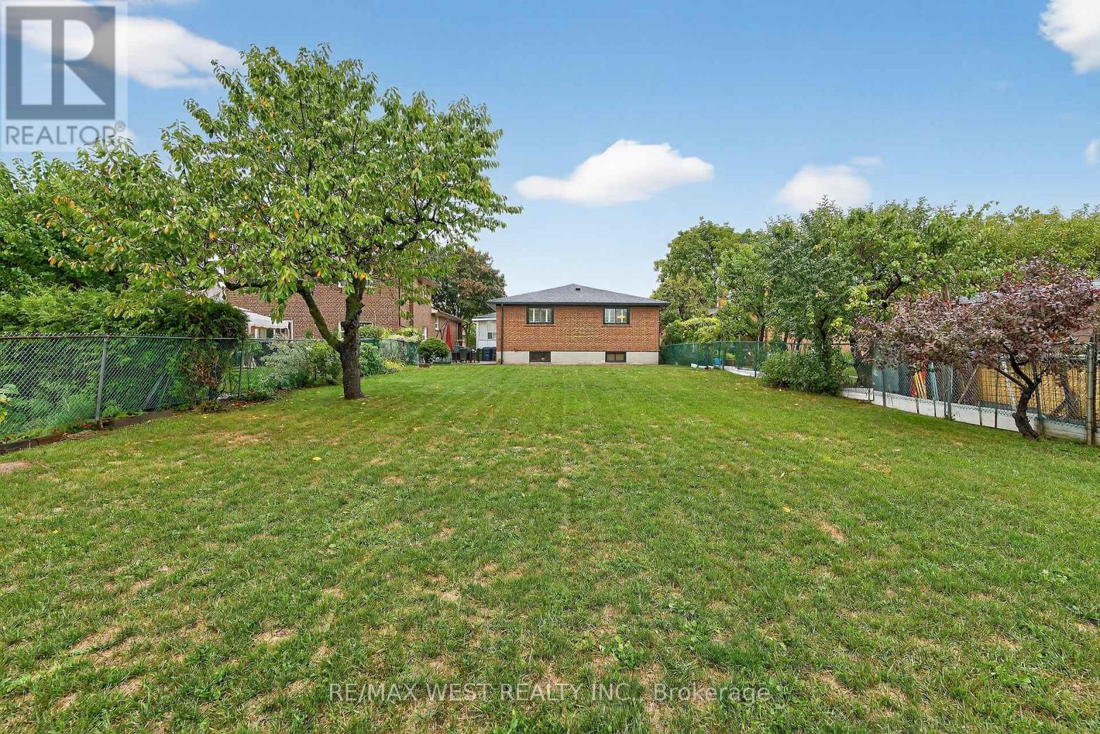 43 St Georges Boulevard, Toronto, Ontario  M9R 1X3 - Photo 45 - W12429072