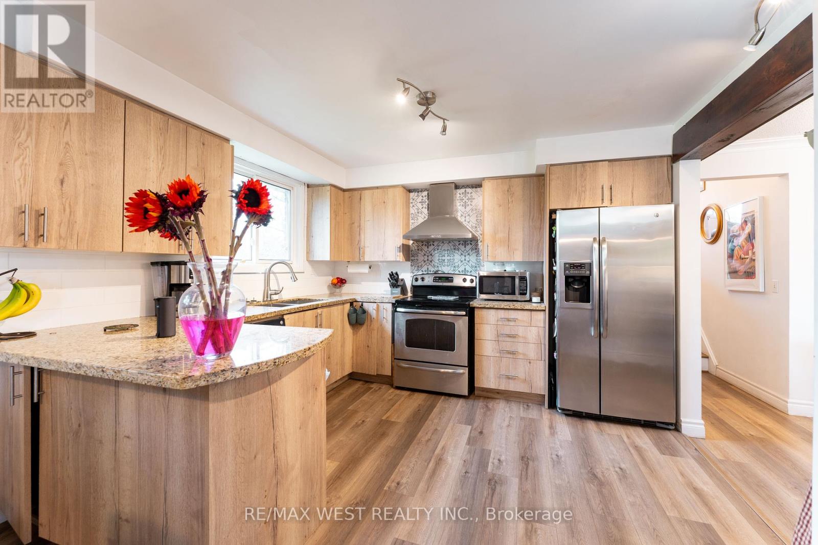 330 Pellatt Avenue, Toronto, Ontario  M9N 3P3 - Photo 11 - W12429094