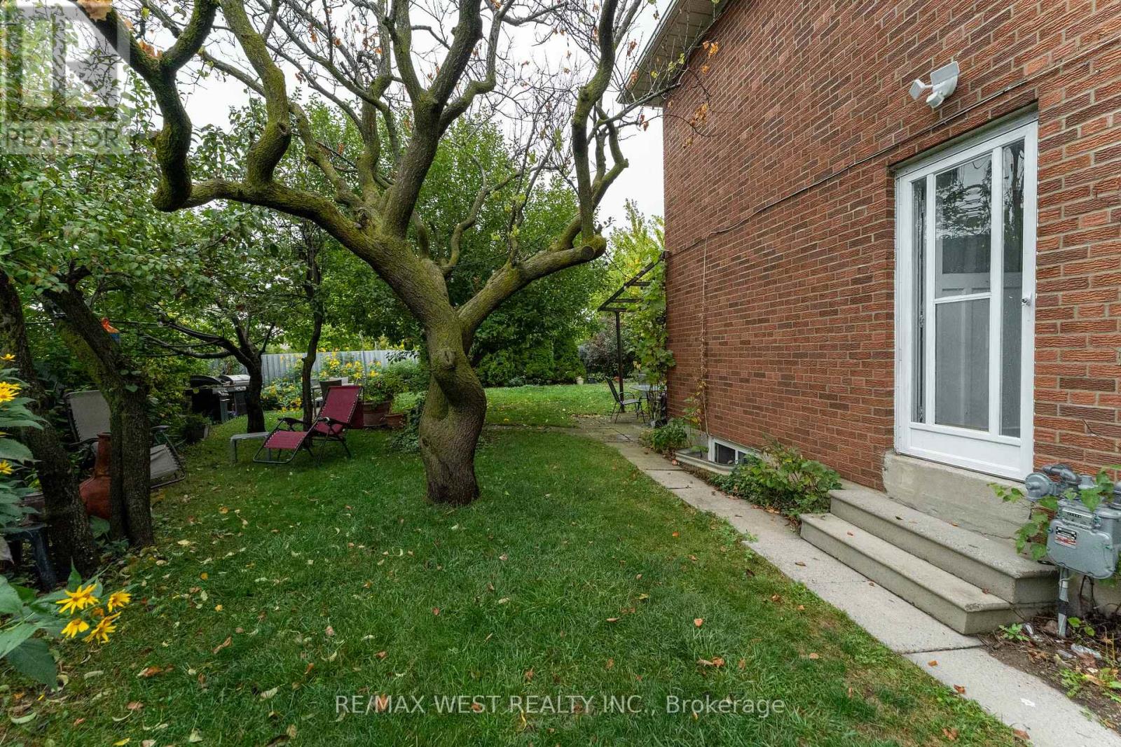 330 Pellatt Avenue, Toronto, Ontario  M9N 3P3 - Photo 26 - W12429094