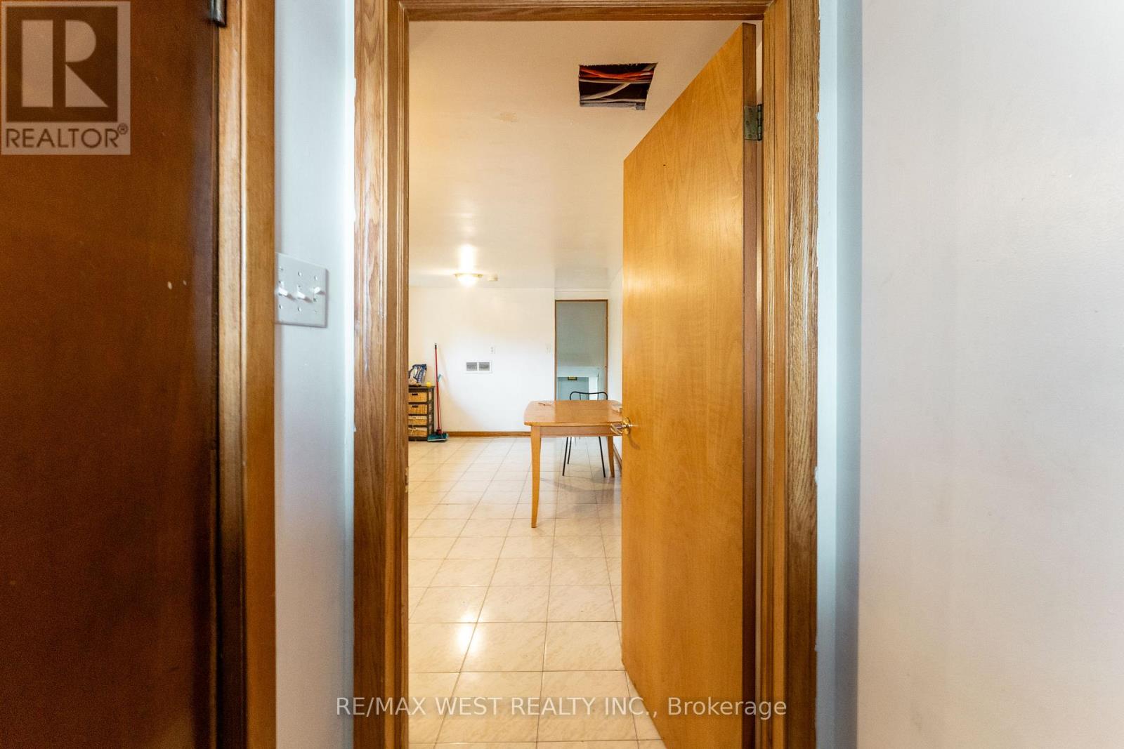 330 Pellatt Avenue, Toronto, Ontario  M9N 3P3 - Photo 34 - W12429094