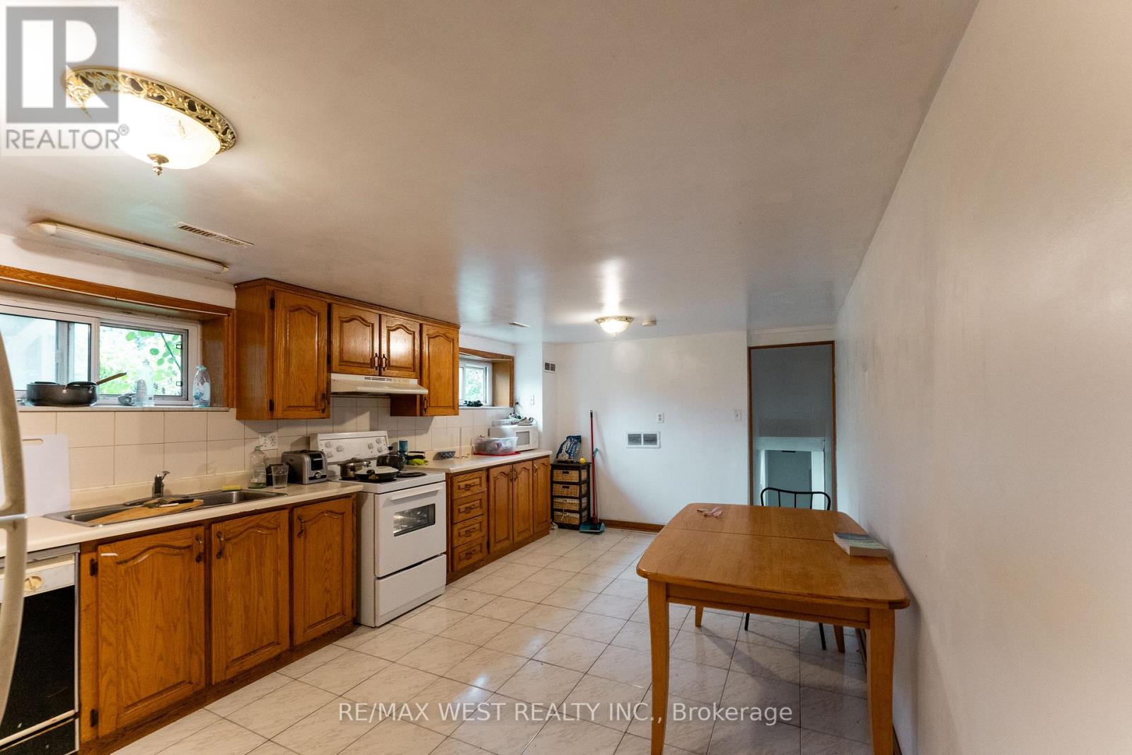 330 Pellatt Avenue, Toronto, Ontario  M9N 3P3 - Photo 36 - W12429094