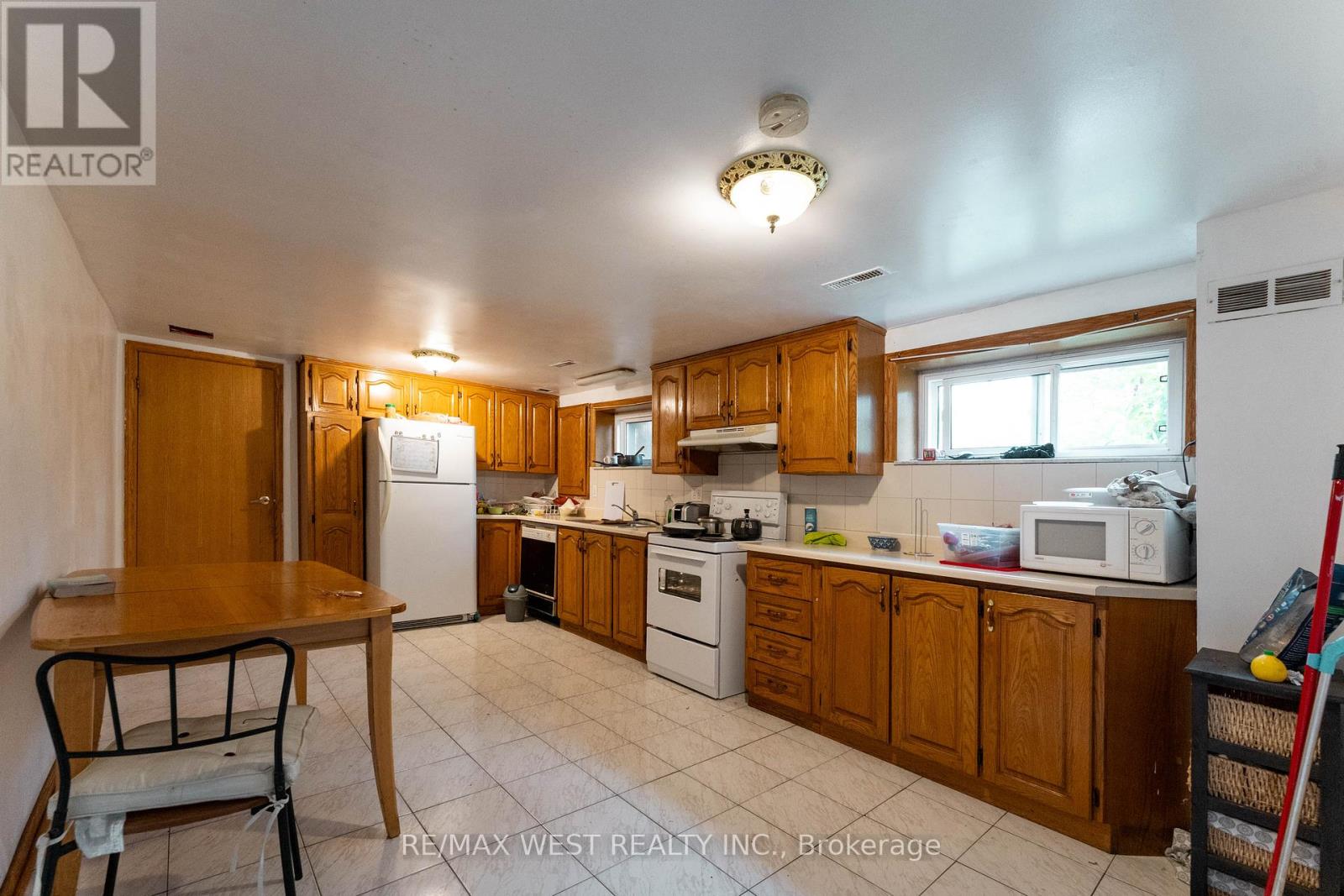 330 Pellatt Avenue, Toronto, Ontario  M9N 3P3 - Photo 37 - W12429094