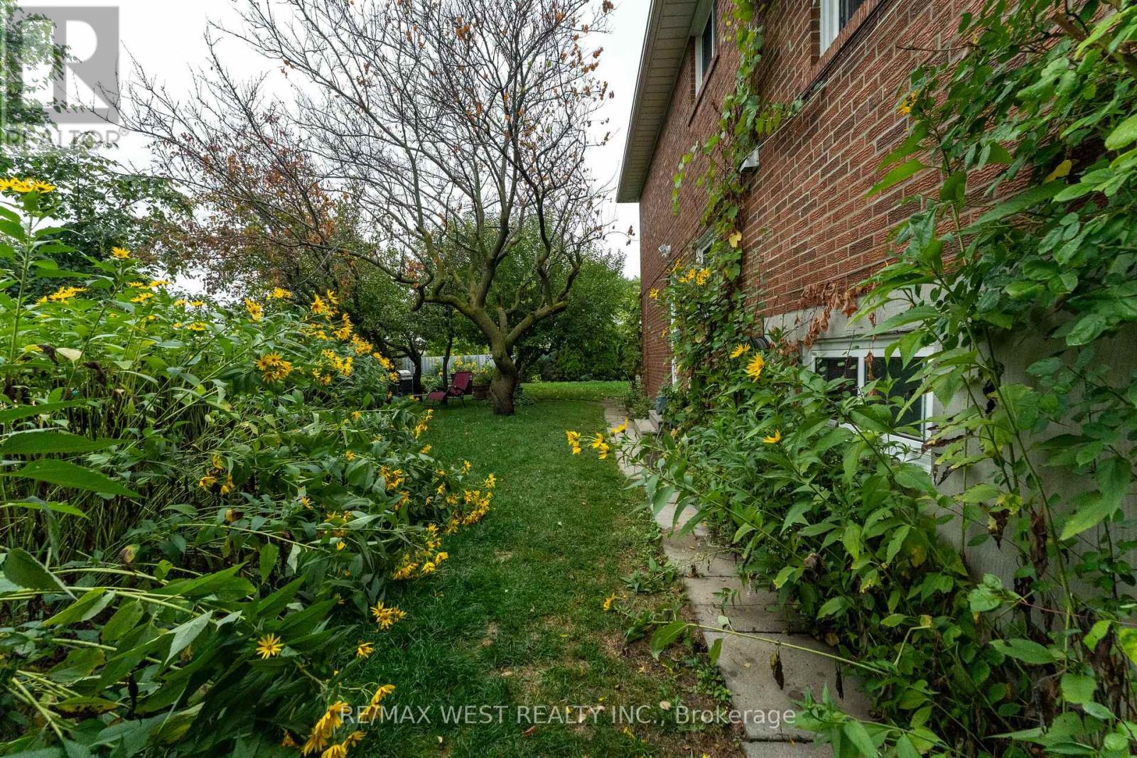 330 Pellatt Avenue, Toronto, Ontario  M9N 3P3 - Photo 41 - W12429094