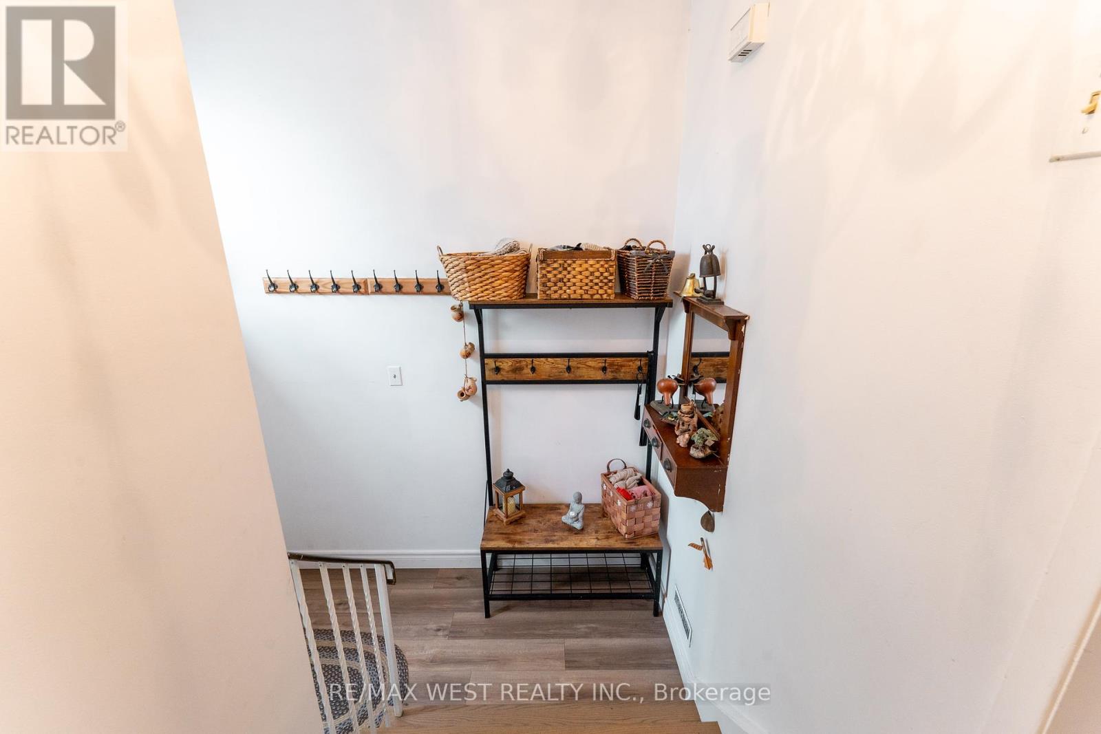 330 Pellatt Avenue, Toronto, Ontario  M9N 3P3 - Photo 7 - W12429094